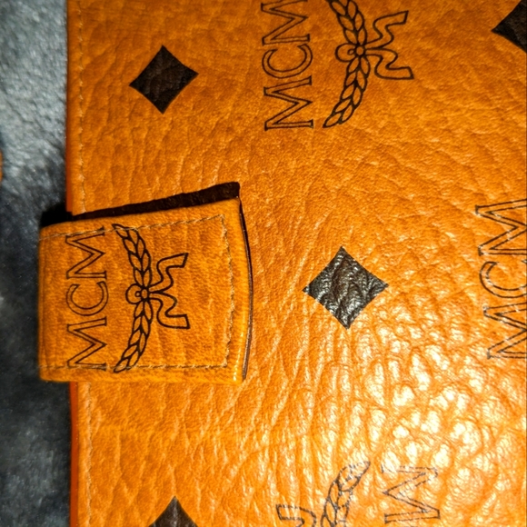 MCM 2 piece wallet set - Picture 3 of 7